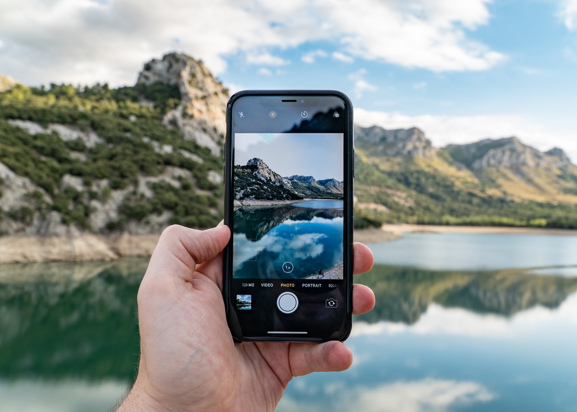 Read more about the article The Pros and Cons of Front and Back Cameras